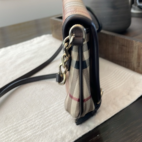 💯 authentic Burberry Haymarket crossbody - Picture 14 of 15